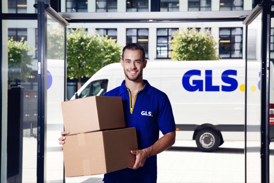 GLS Courier doručí zásilku obchodníkovi